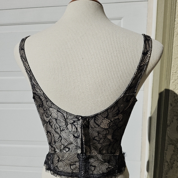Bustier - Picture 7 of 11